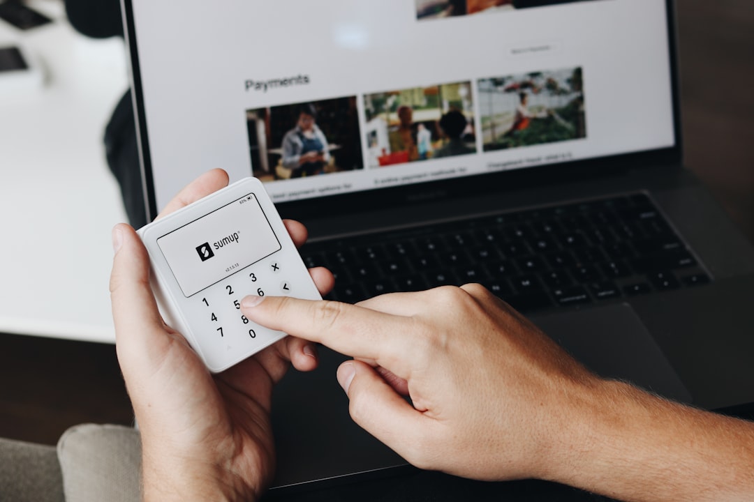 A person using a SumUp card reader, entering the transaction amount manually on the device. This image emphasizes the user-friendly interface for quick payment processing.